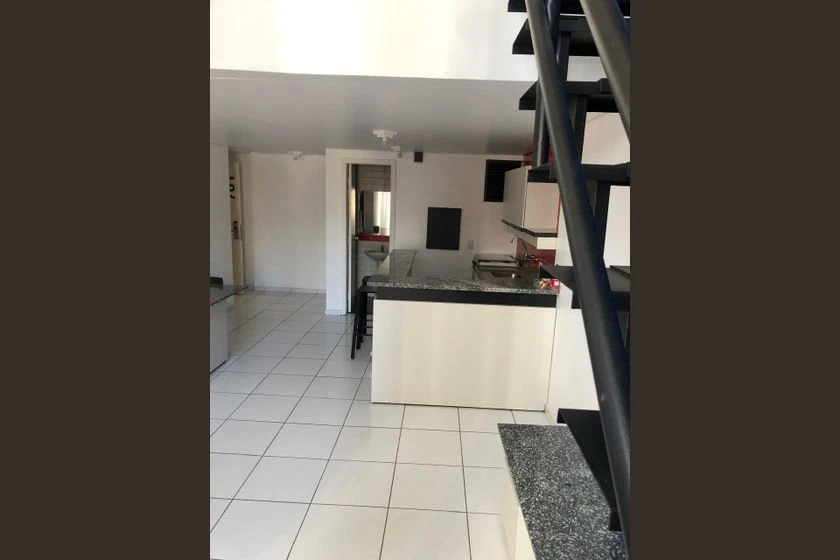 Estudio sin amueblar con 1 dormitorio y cocina abierta — photo 9