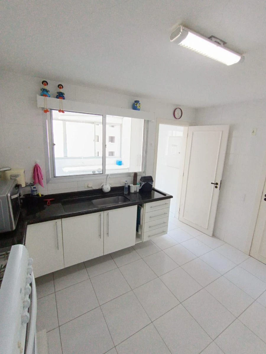 Apartamento de 156 m² com secadora e janelas do piso ao teto — photo 12