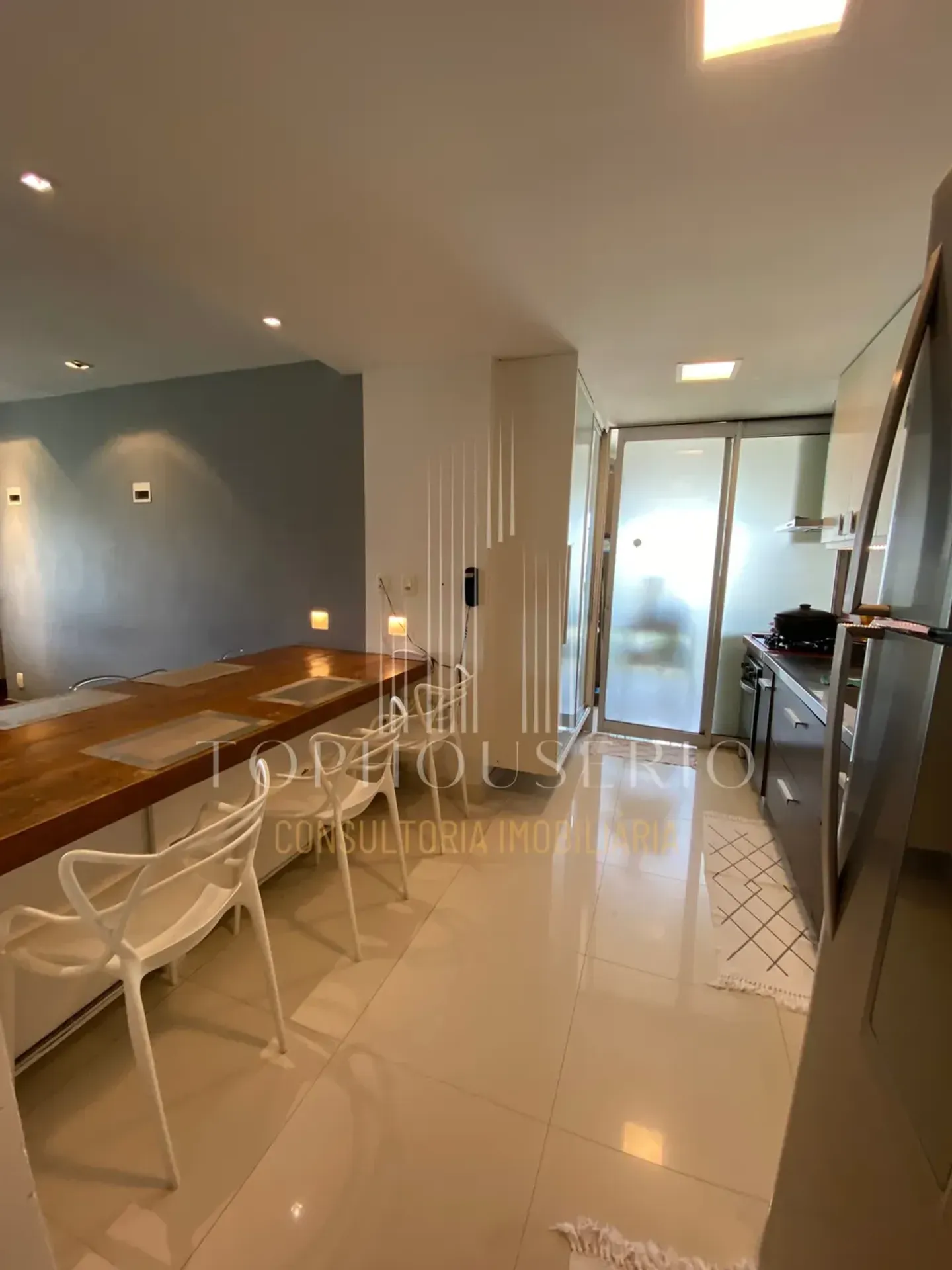 Furnished penthouse with 3 bedrooms and 4 bathrooms — photo 28