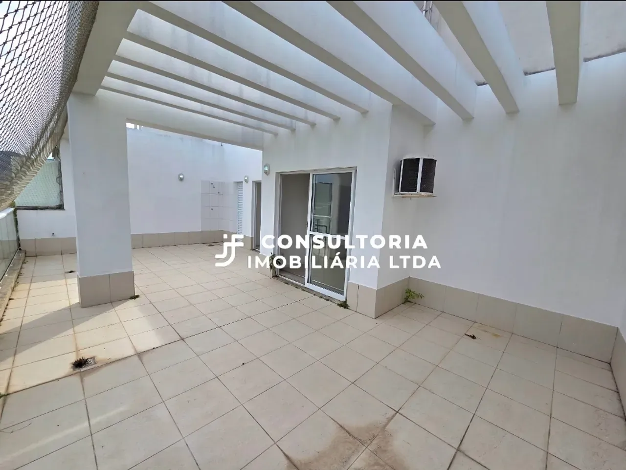 Unfurnished apartment with air conditioning and 3 bedrooms — photo 36