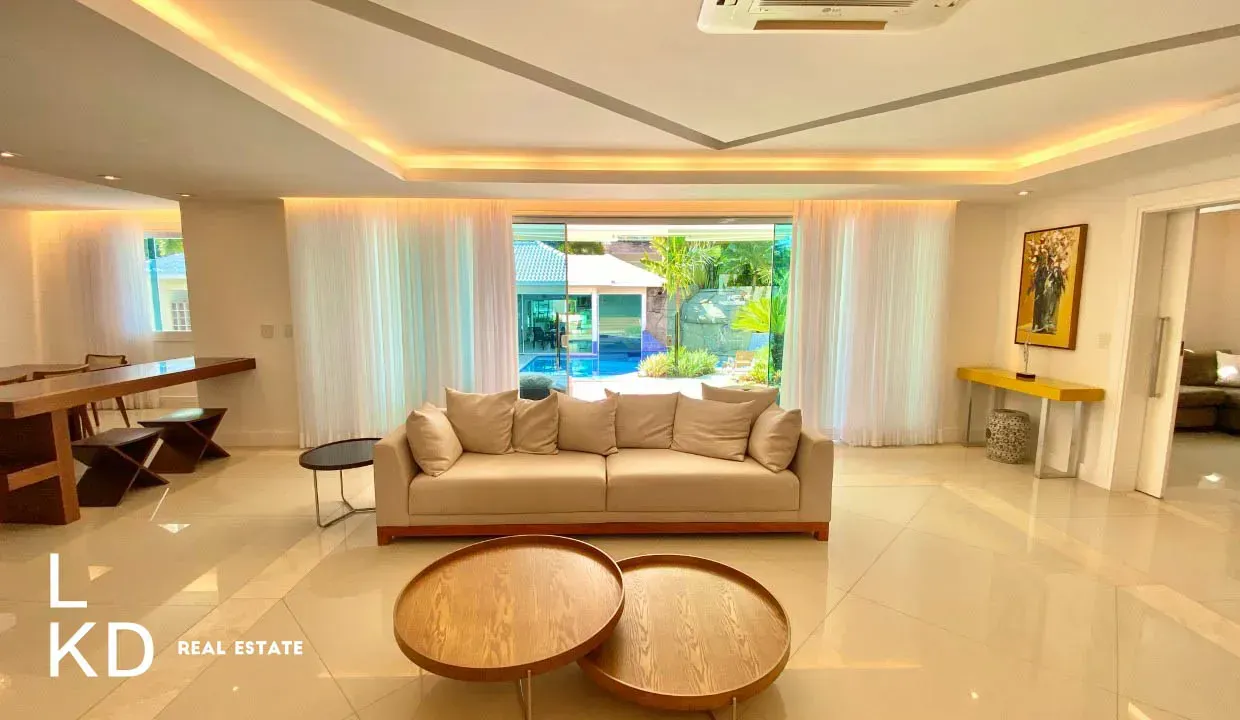Unfurnished house with 5 bedrooms and 5 bathrooms — photo 8