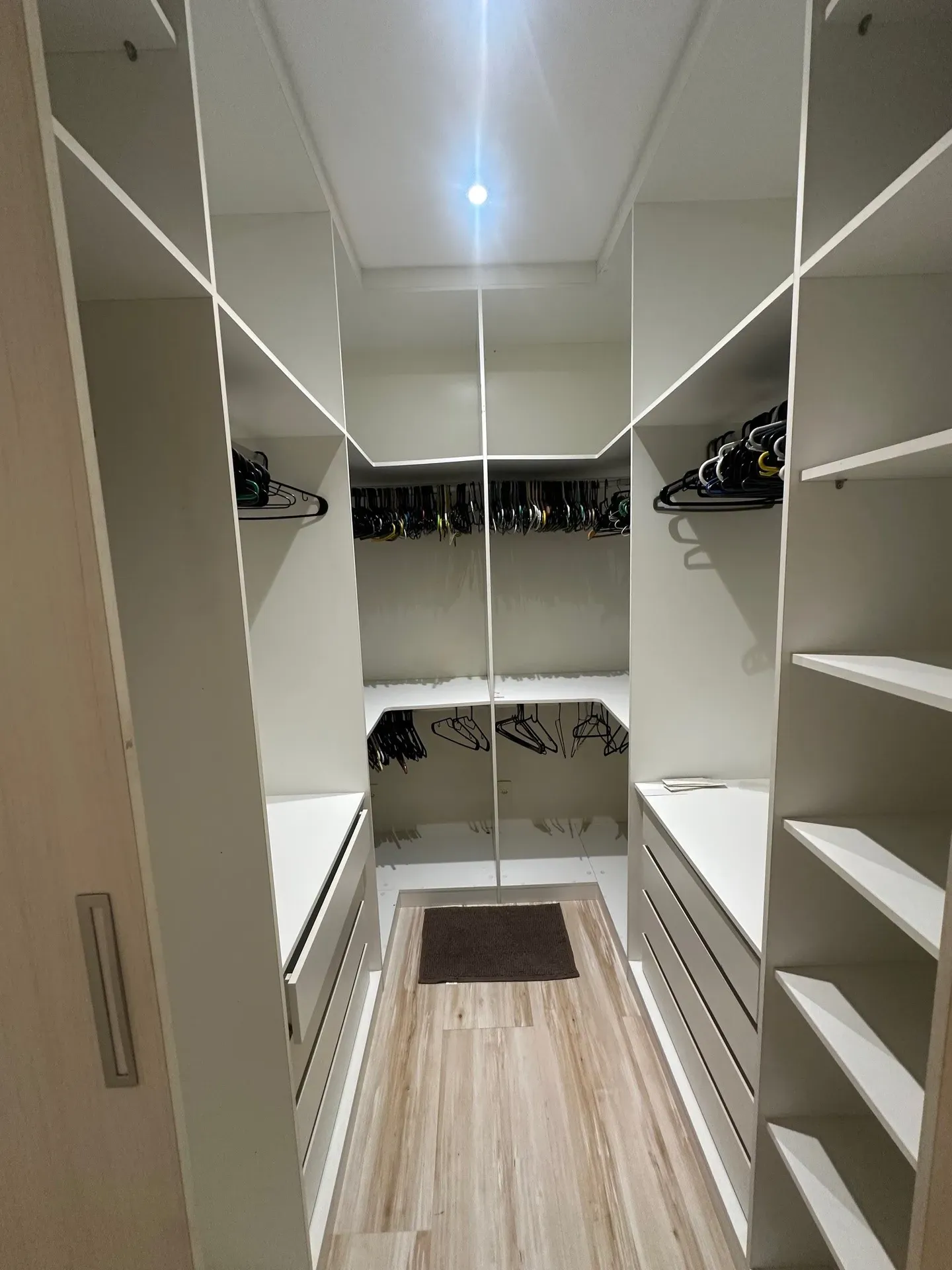 3-bedroom apartment with a home office — photo 14
