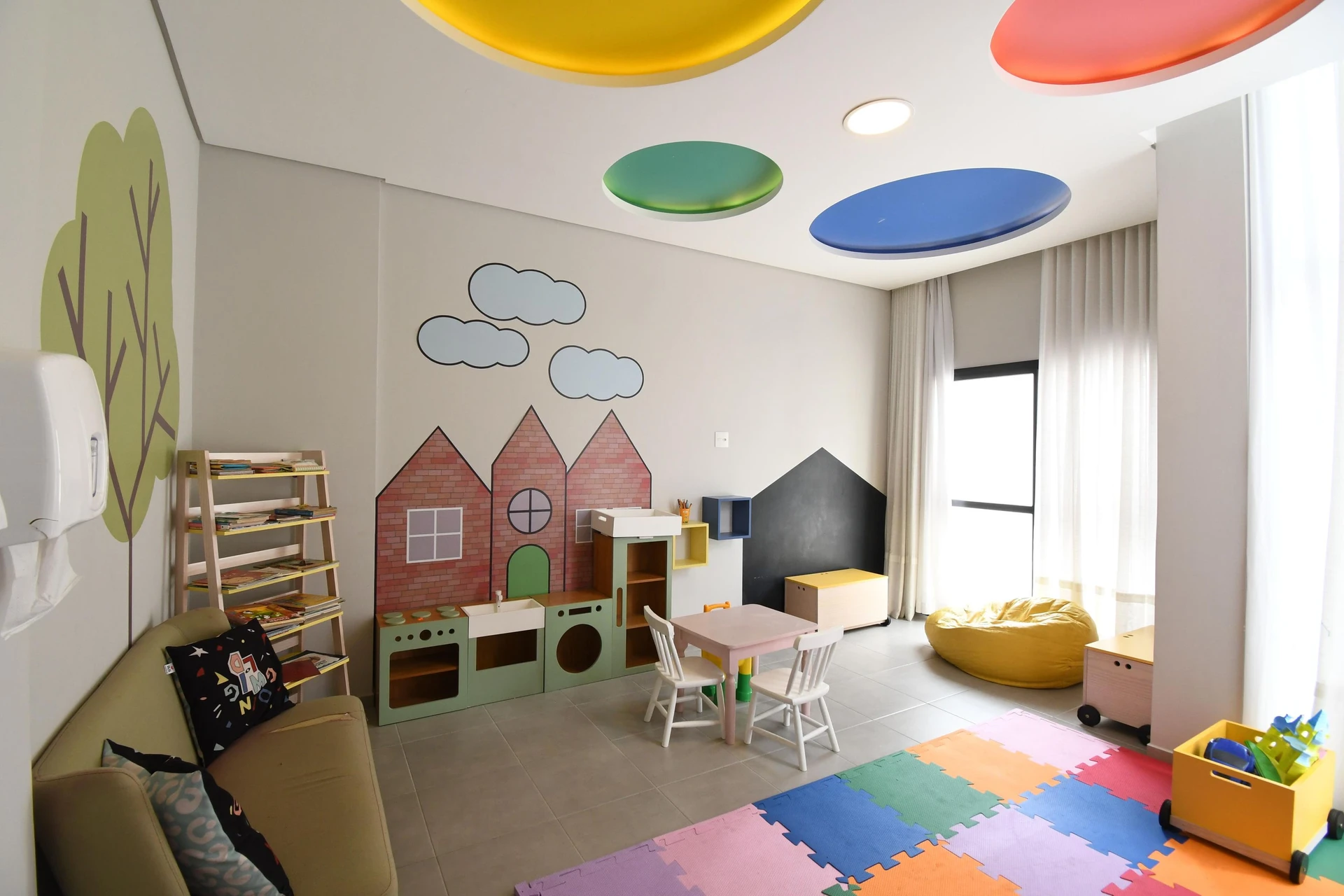 3-bedroom apartment in a building with a gym — photo 34