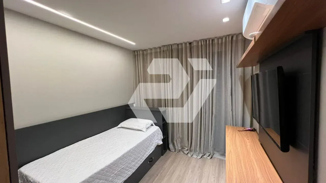 Furnished apartment with open-plan kitchen and 2 bedrooms — photo 12