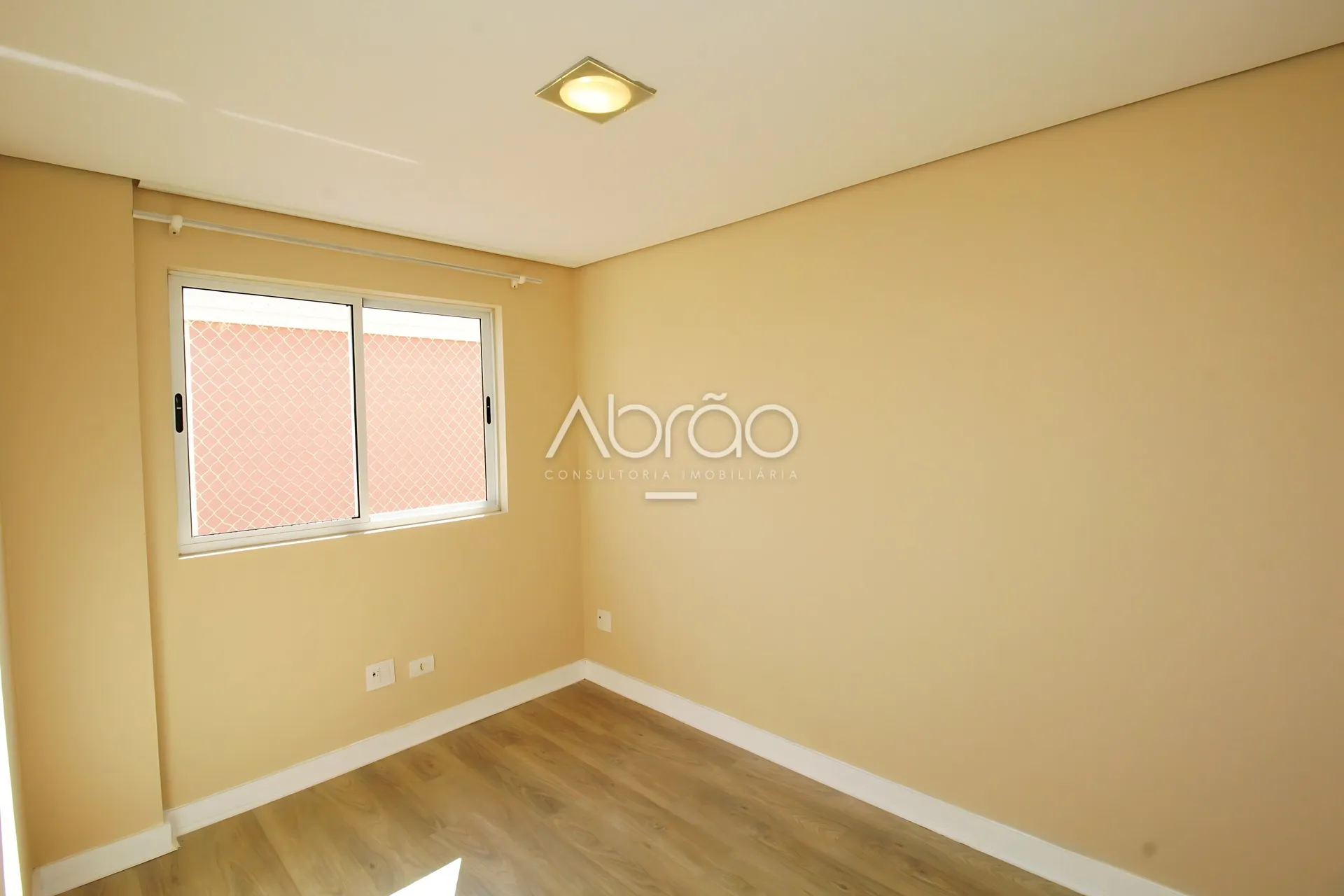 Spacious 3-bedroom apartment with 3 bathrooms — photo 19