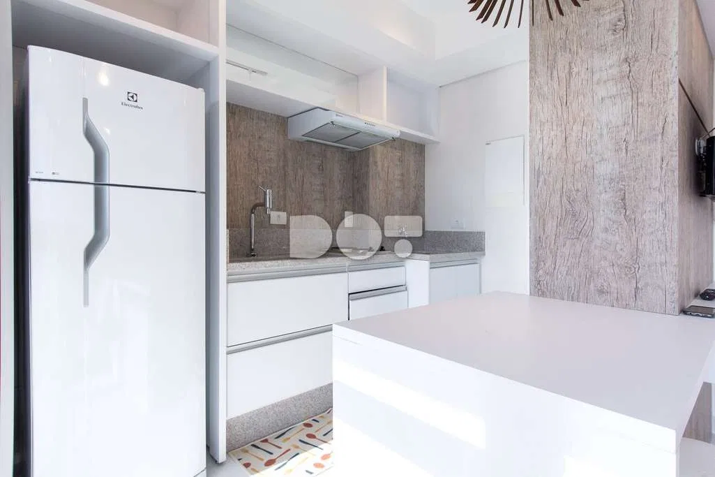 One-bedroom apartment in a building with a gym — photo 4