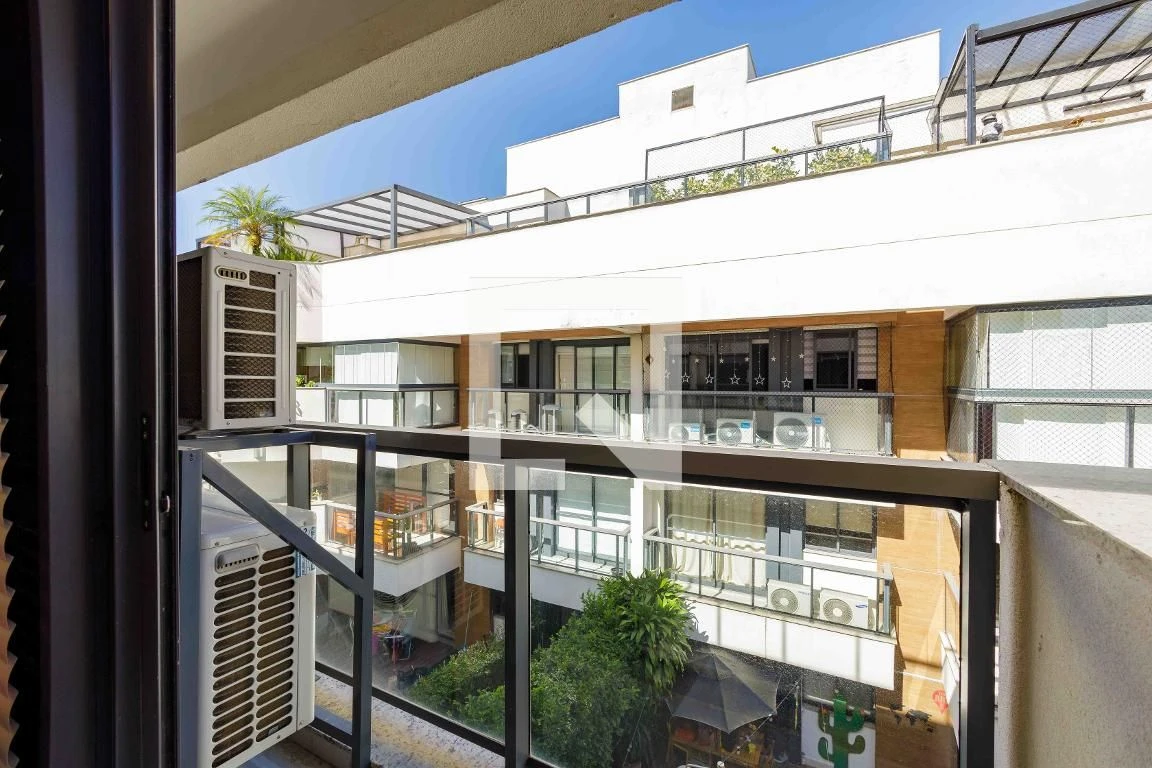 Apartamento mobiliado com 4 quartos e 4 banheiros — photo 30