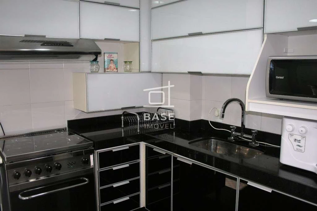 Furnished 2-bedroom apartment with balcony — photo 9