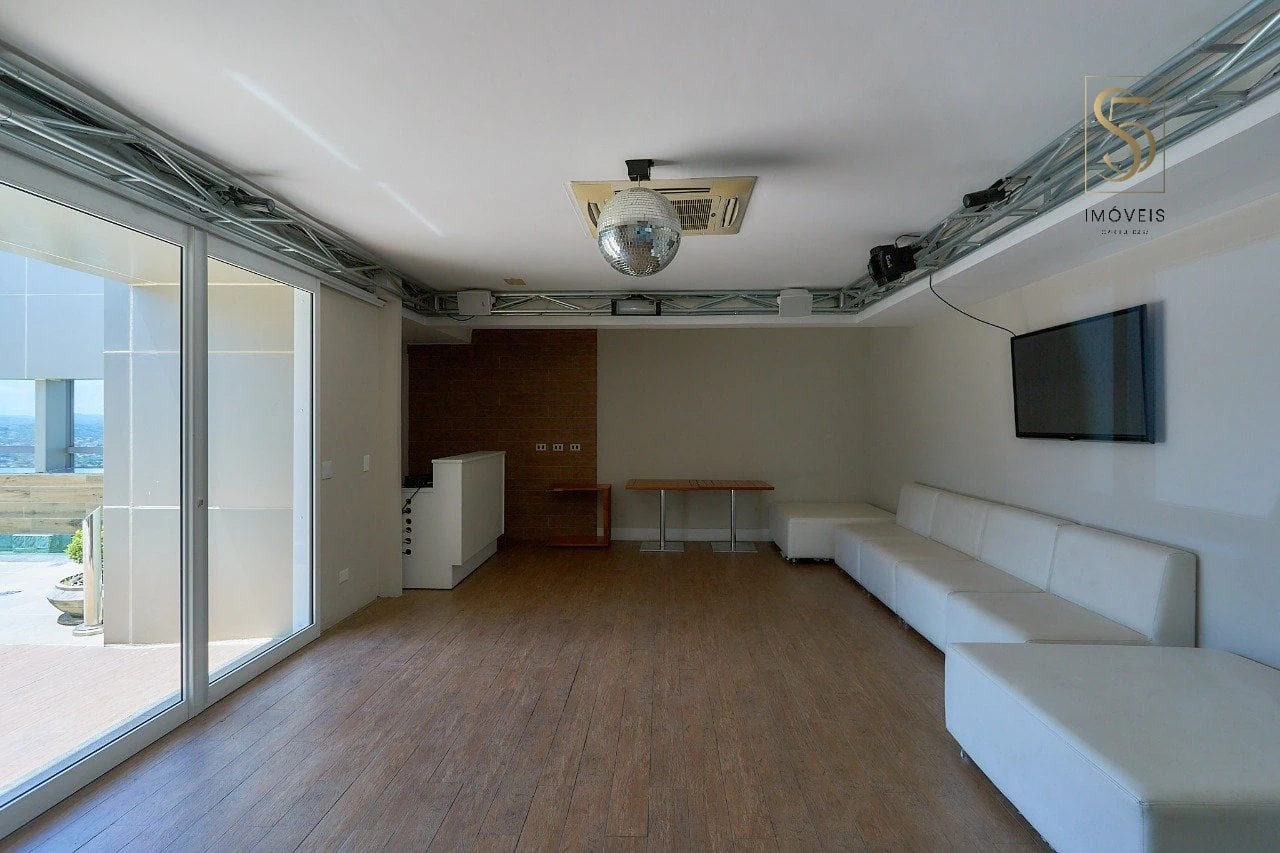 Floor-to-ceiling windows in a one-bedroom apartment, 140 m² — photo 29