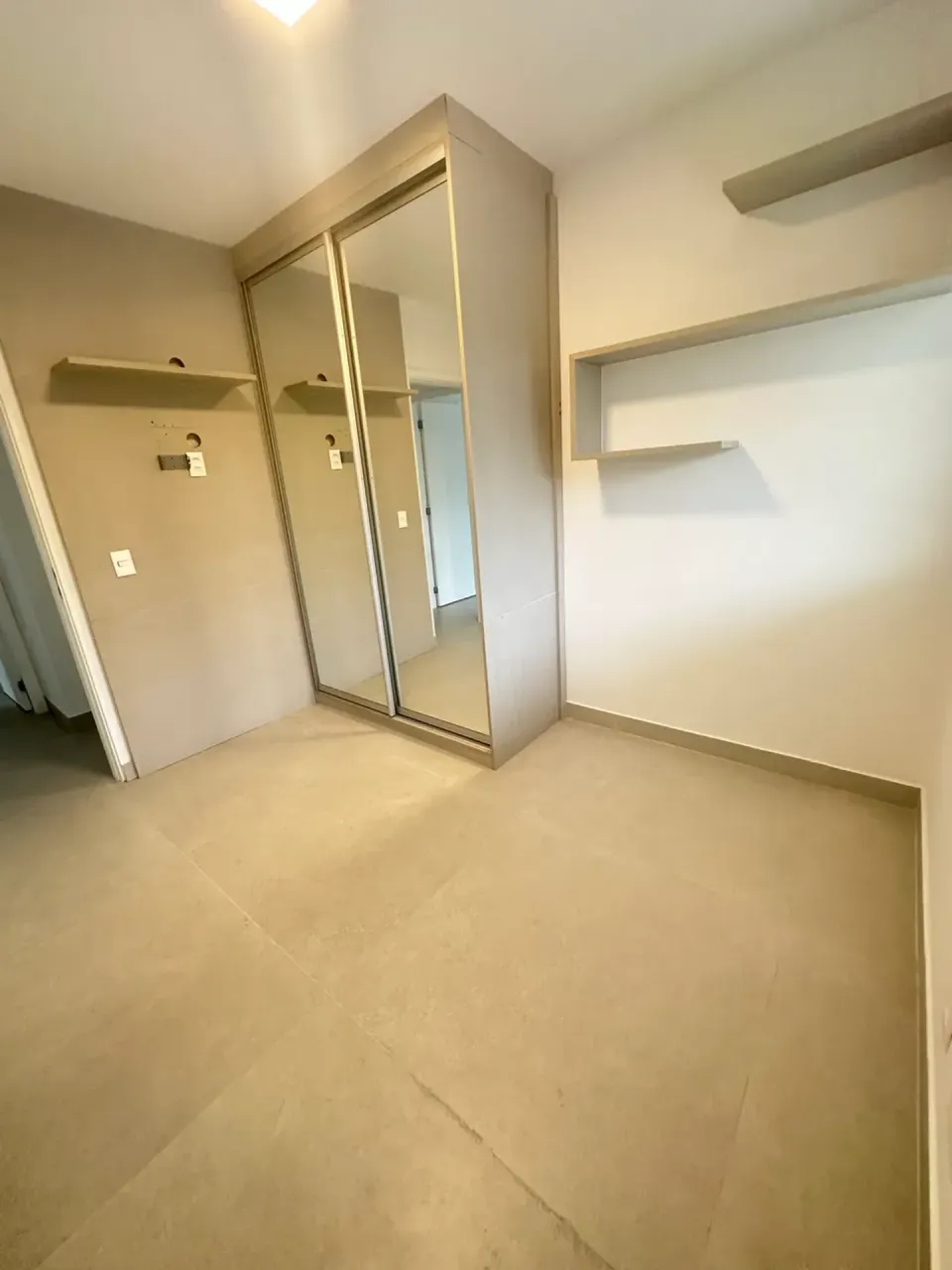 Unfurnished 3-bedroom apartment with 3 bathrooms — photo 18