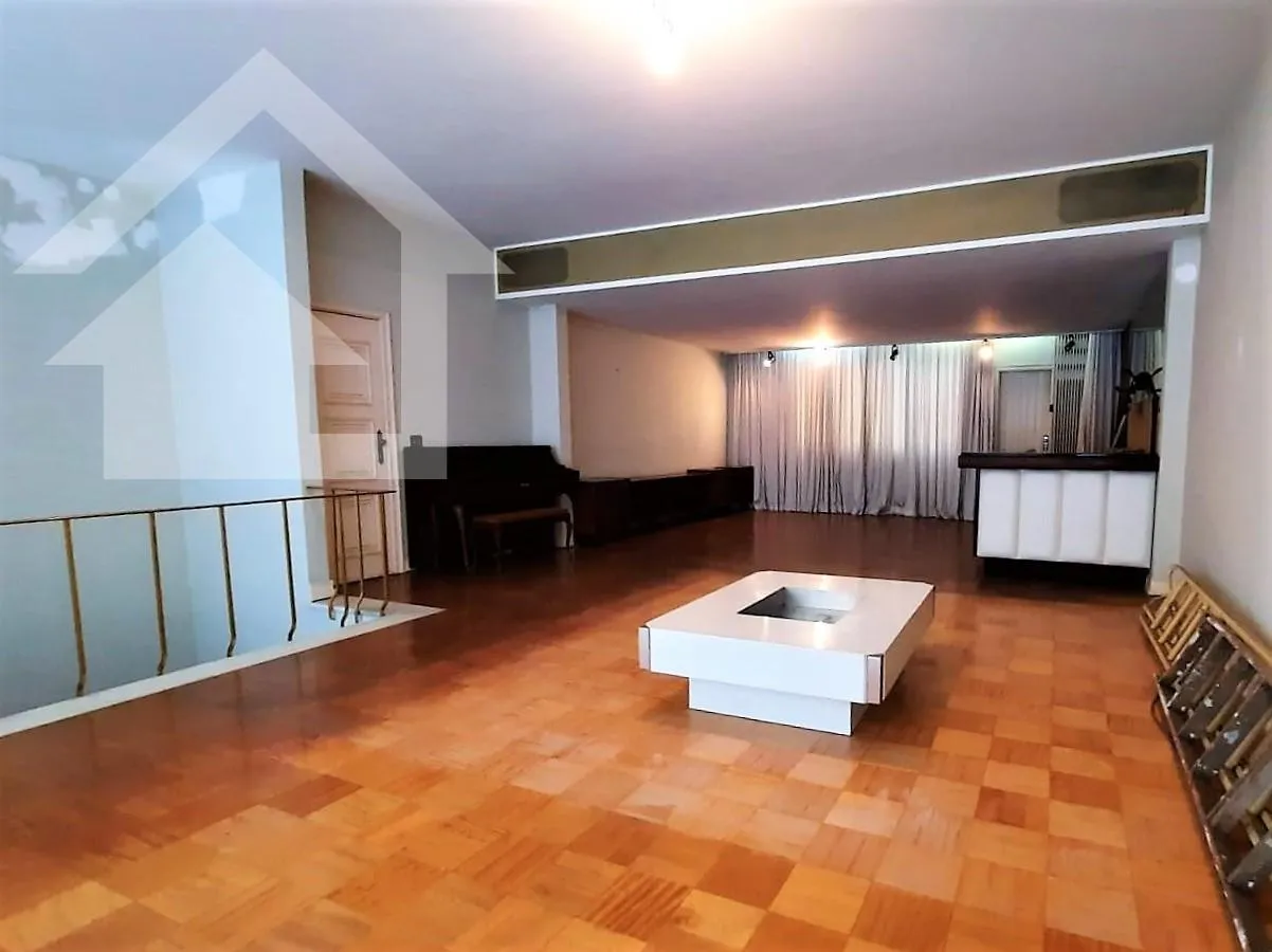 525 m² apartment with a home office and a bathtub — photo 56