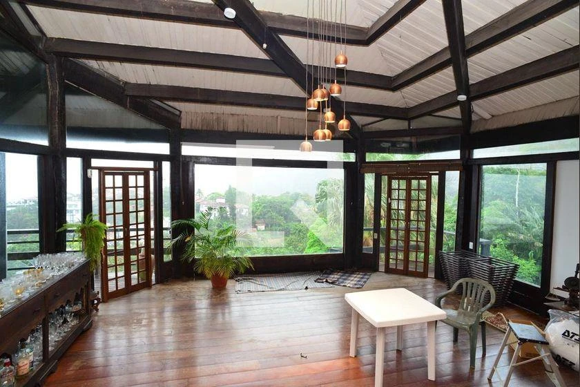 5-bedroom house with a water view — photo 34