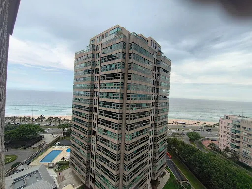 4-bedroom apartment with enclosed balcony — photo 13