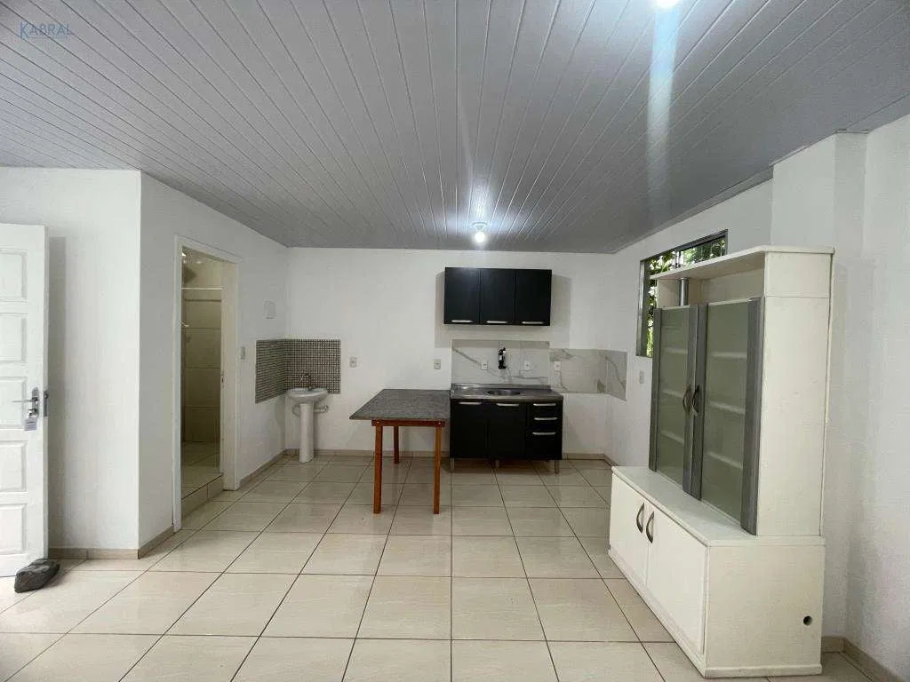 Студия 35 м²: 1 спальня, 1 ванная и кухонный уголок