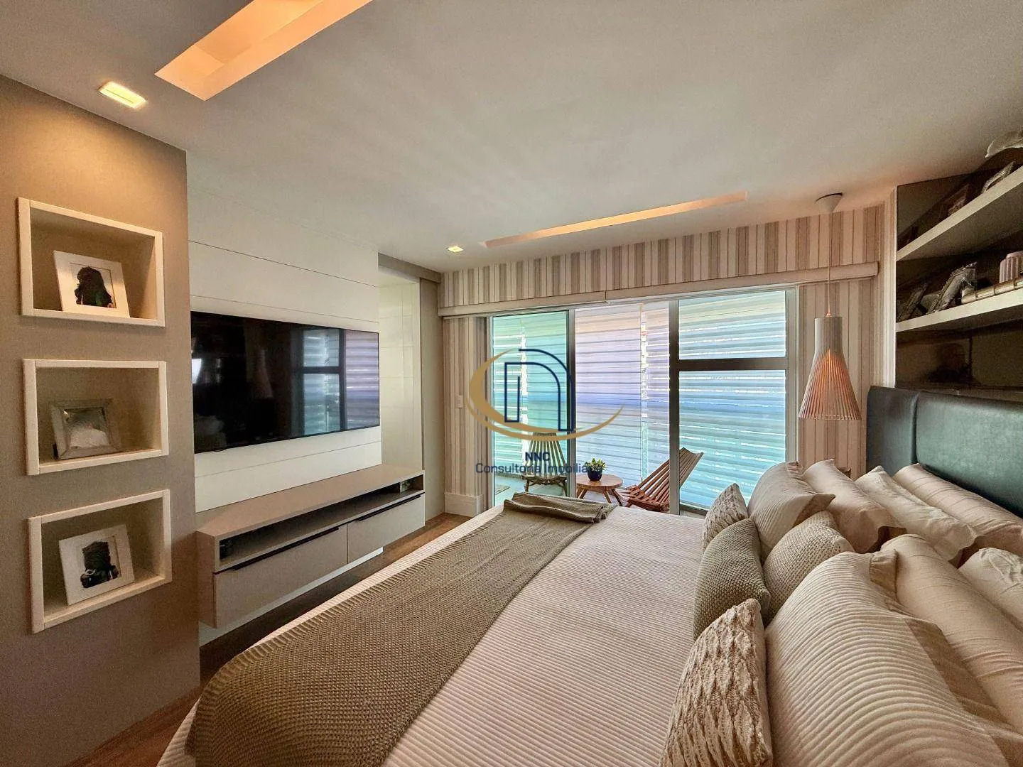 Front-facing penthouse with 215 m² and 4 bedrooms — photo 20