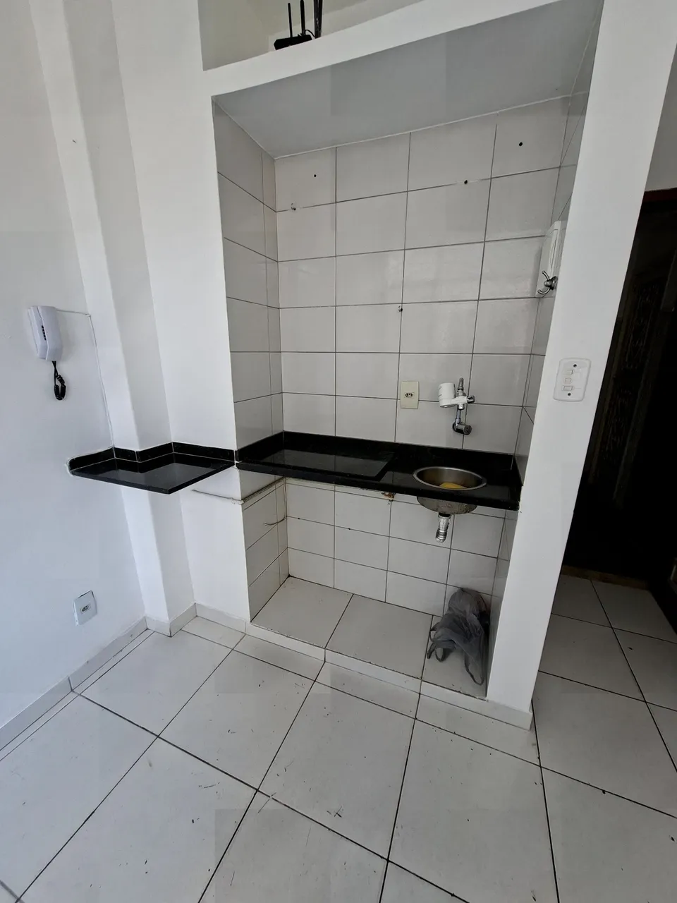 Apartment with a glass-enclosed shower and 1 bedroom — photo 12
