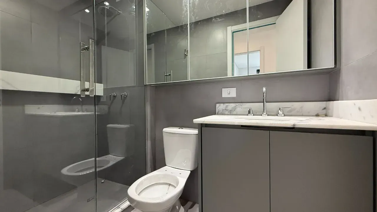 Apartment with 2 bedrooms, 2 bathrooms, and a balcony — photo 4