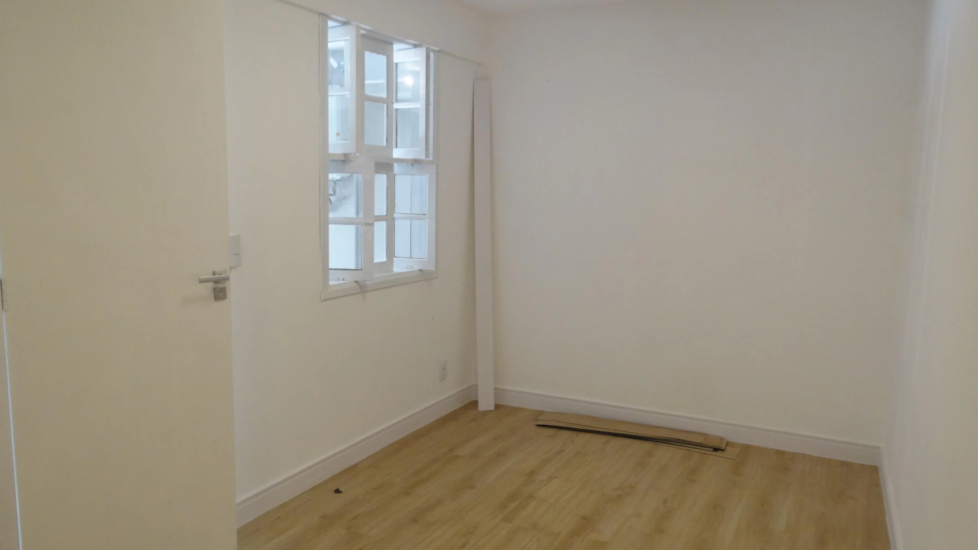 Casa de 384 m² com janelas do piso ao teto e varanda gourmet — photo 112