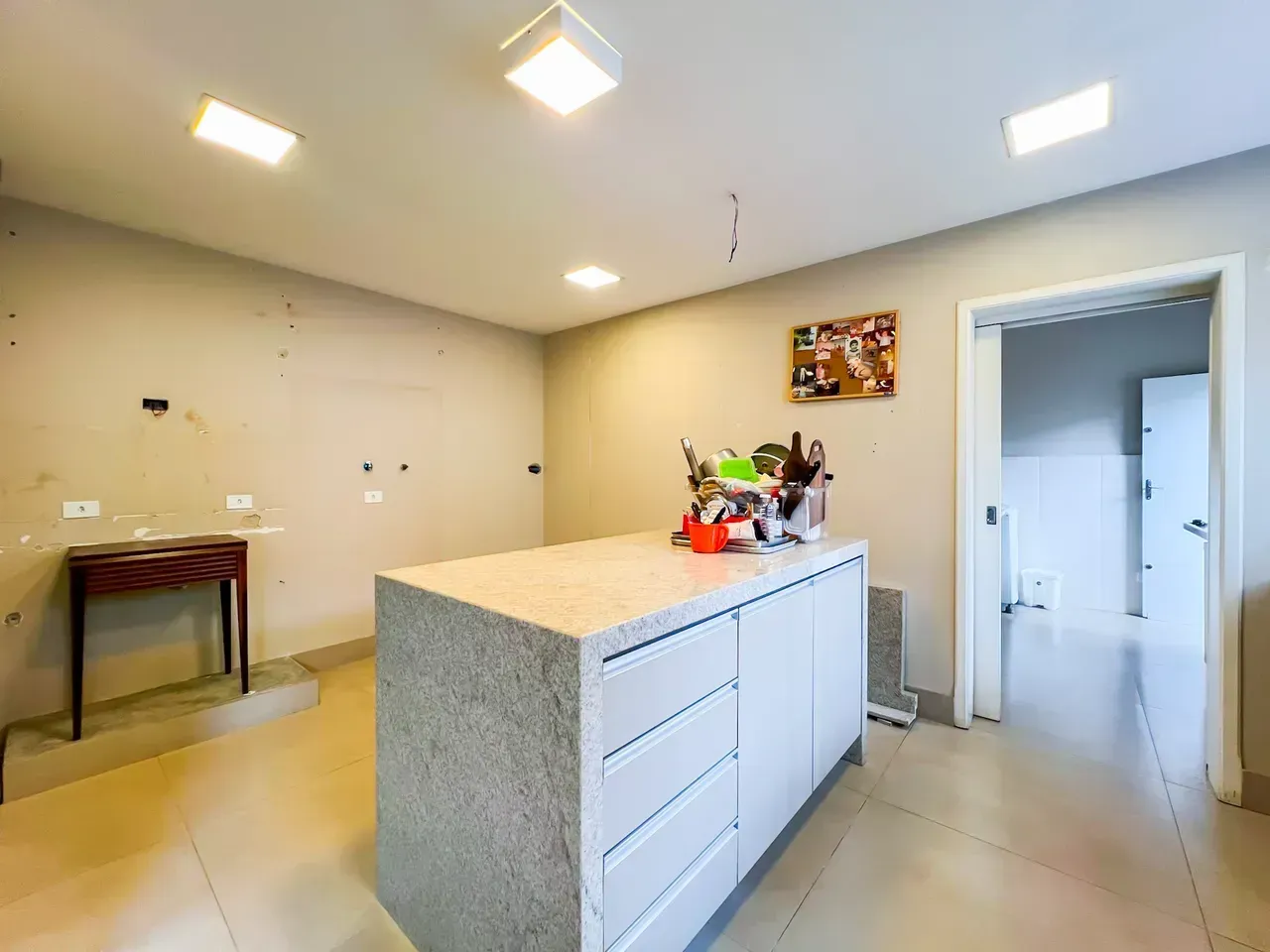 Casa comercial de 590 m², 3 dormitorios y cocina cerrada — photo 20