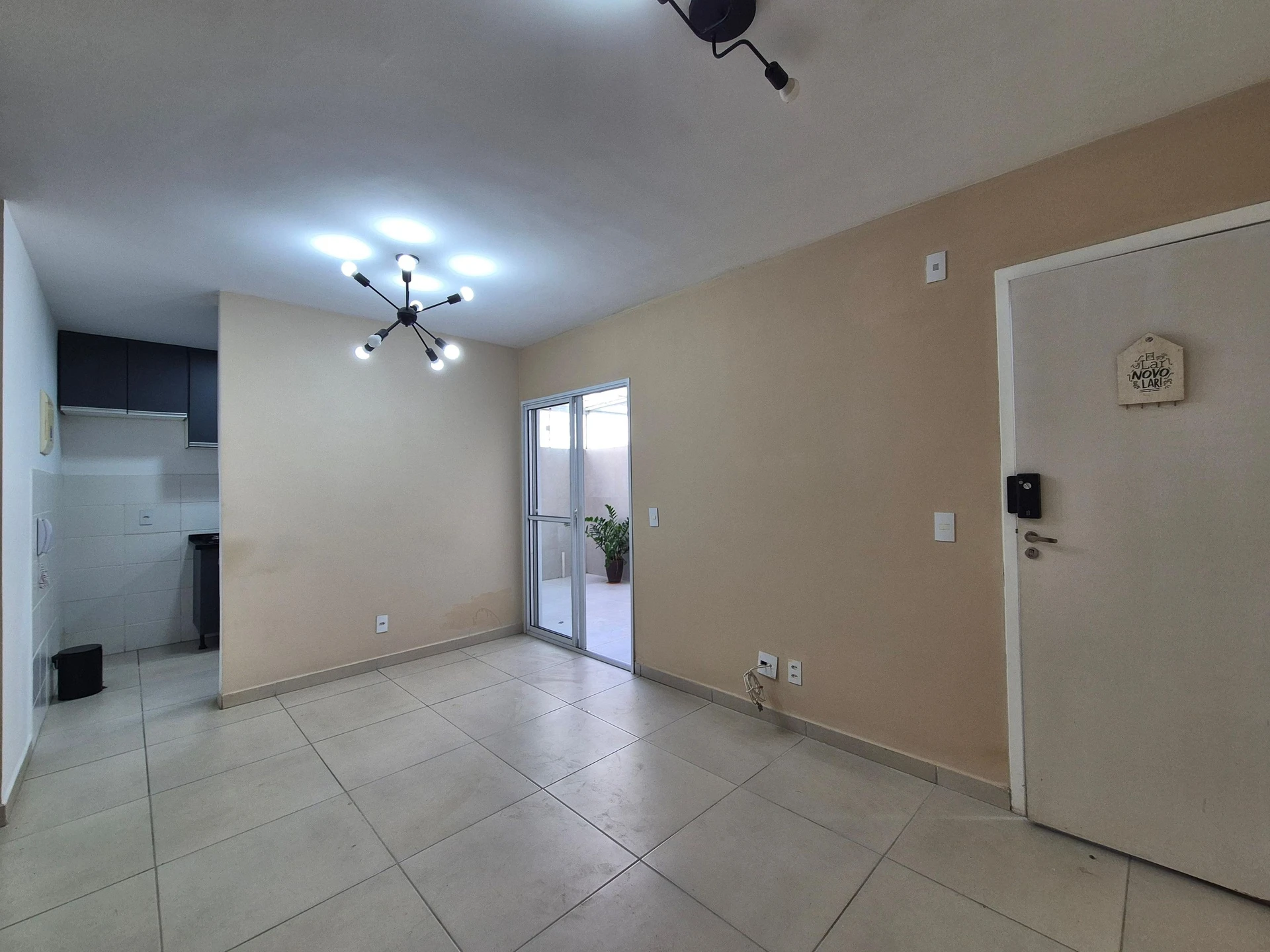 2-bedroom apartment in a building with a gym — photo 18