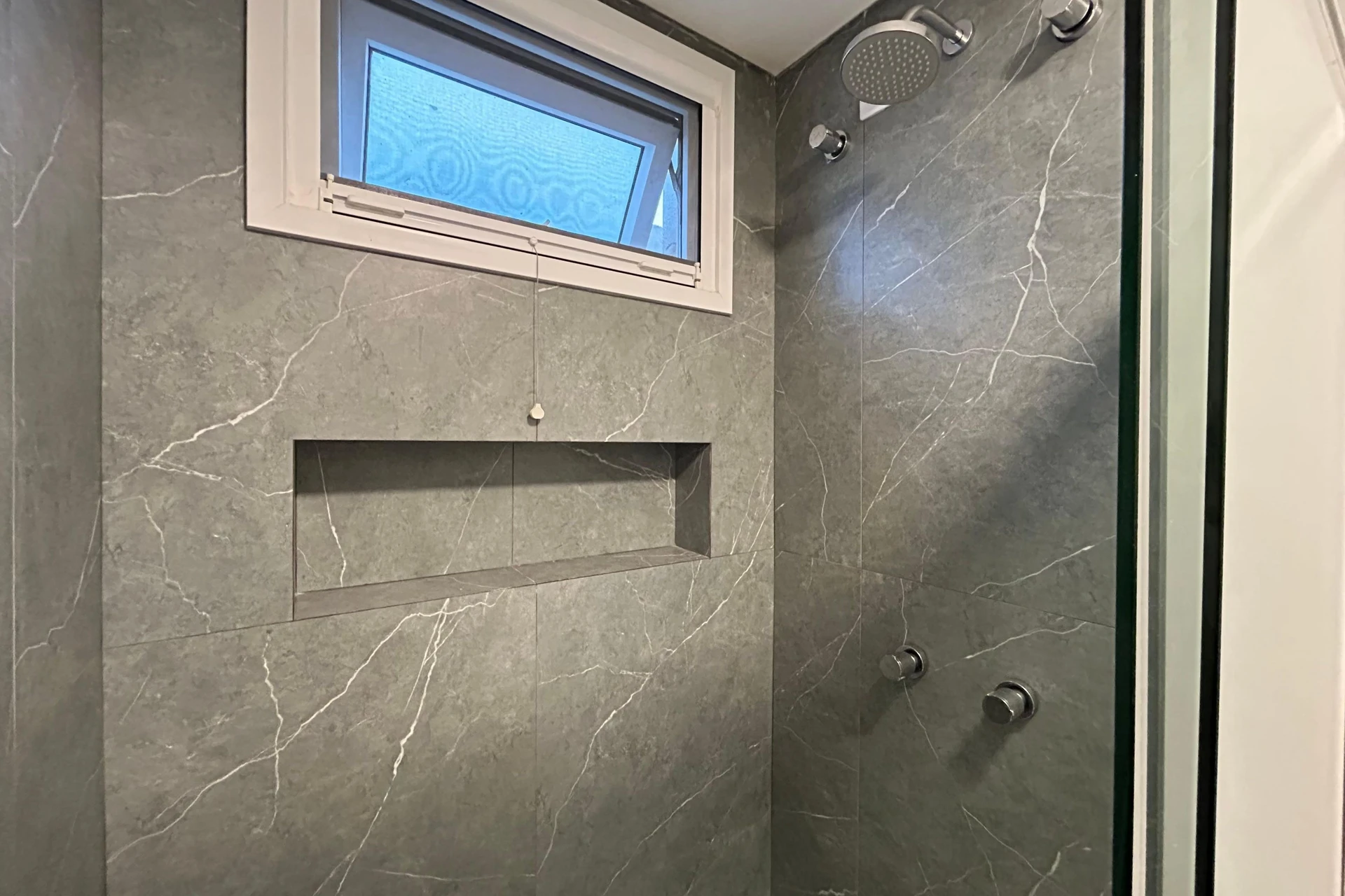 Меблированный дом с 2 спальнями-сюитами — photo 36