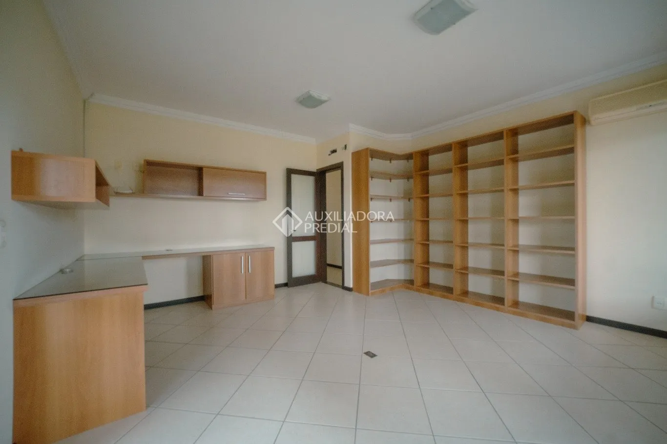 1723 m² house with a bathtub and a grill on the balcony — photo 54