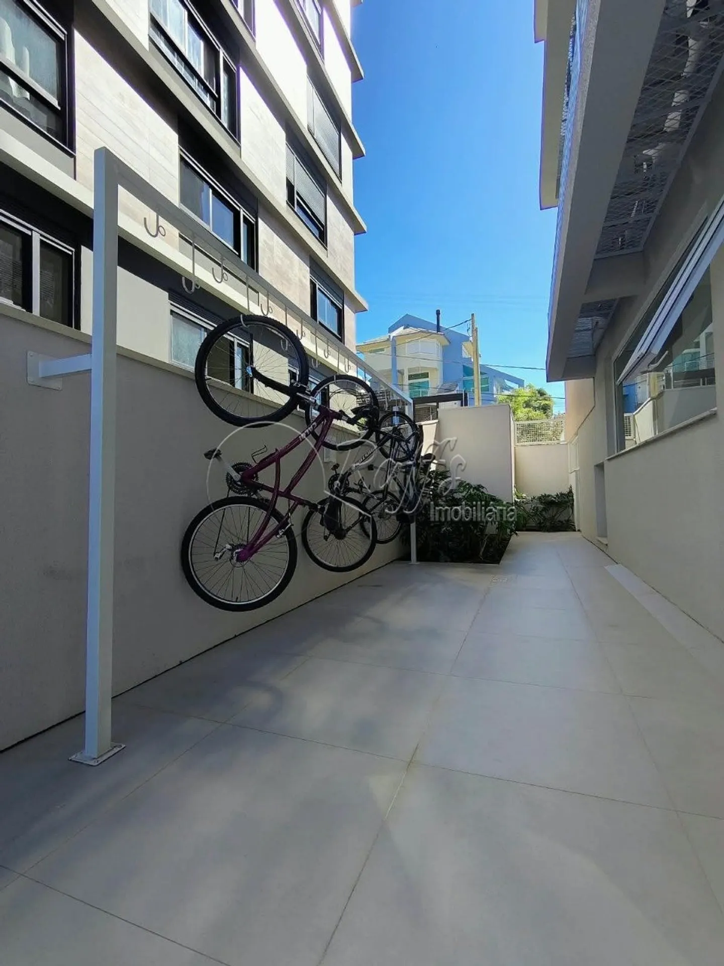 Furnished 20 m² studio with 1 bedroom and glass shower — photo 13