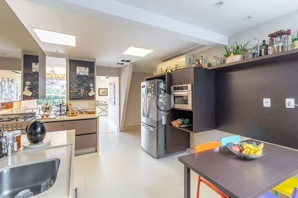 Furnished 574 m² apartment with 4 en-suite bedrooms — photo 29
