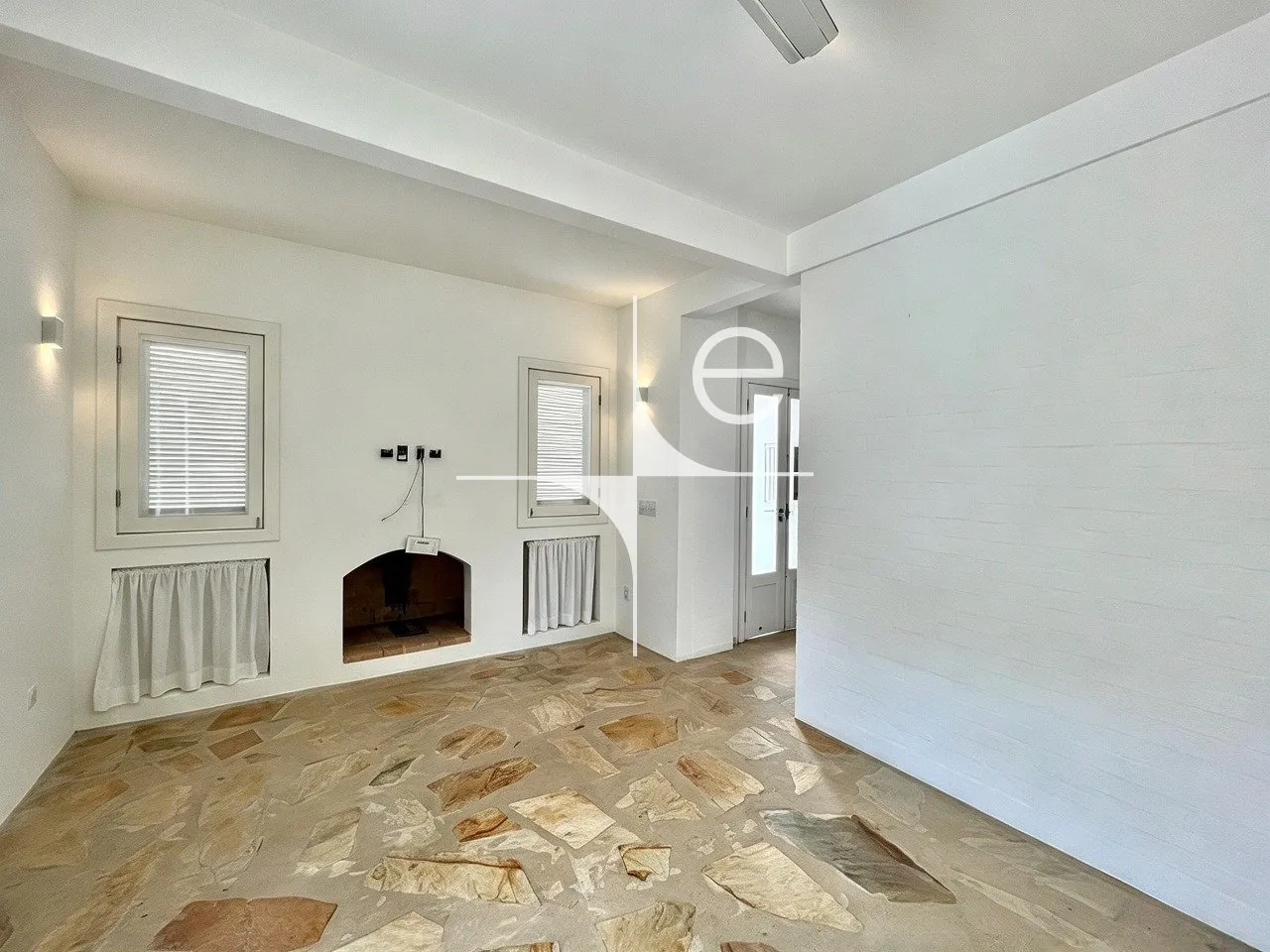 Water view in a 3-bedroom house, 220 m² — photo 23