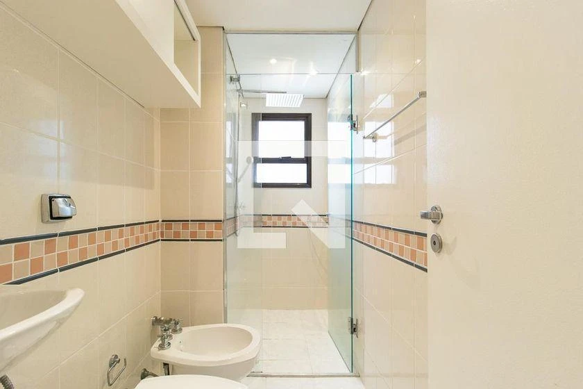 Bathtub in a 3-bedroom apartment, 176 m² — photo 40