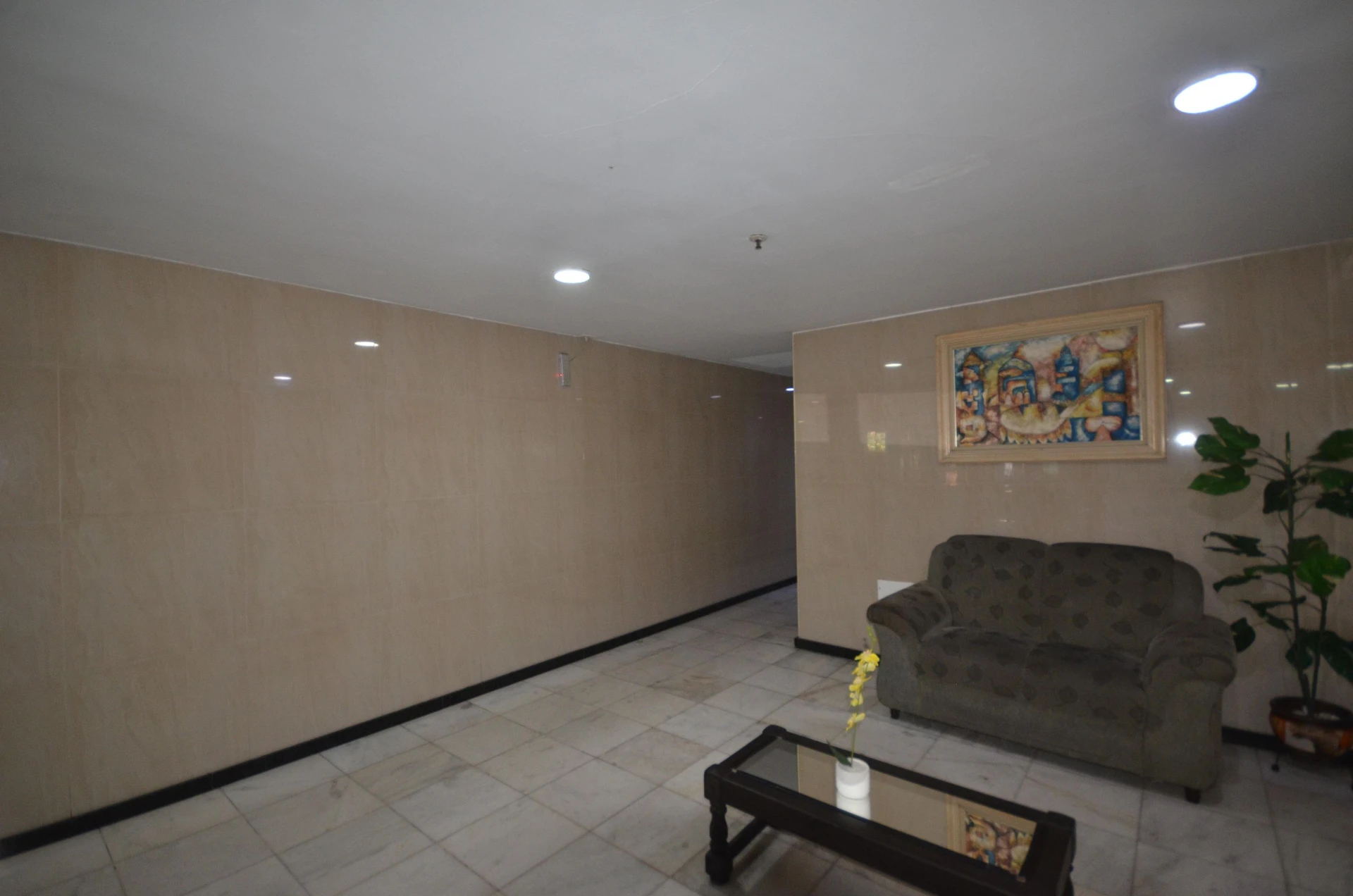 Unfurnished 2-bedroom apartment with a private garden — photo 21