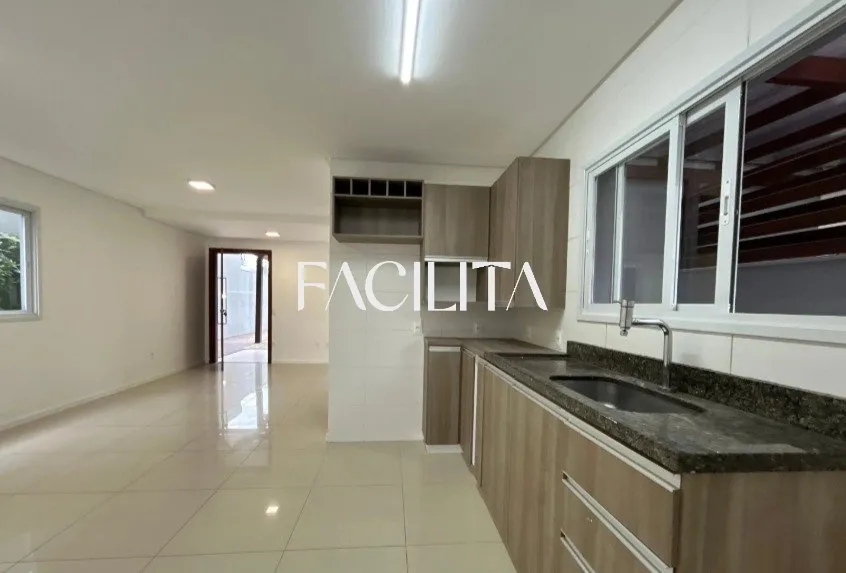 Casa com 3 quartos e cozinha americana com fogão — photo 5