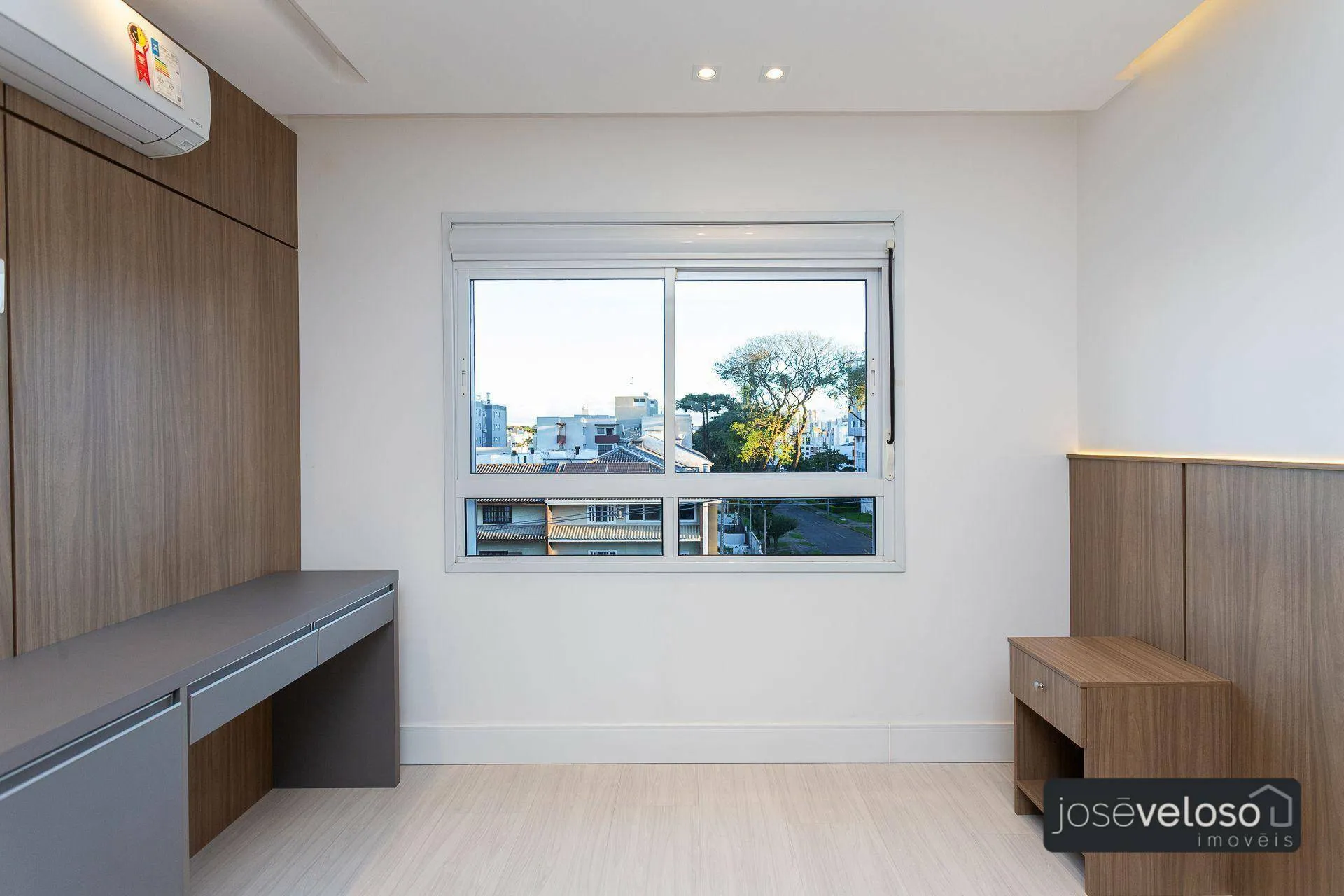 Apartment with open-plan kitchen and 4 bedrooms, 297 m² — photo 36