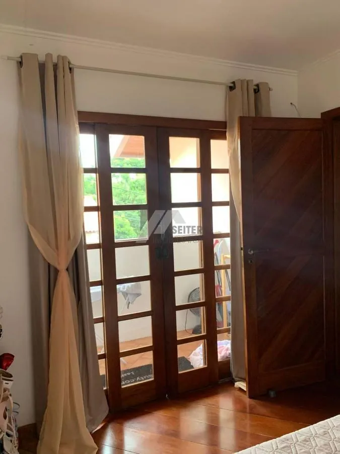 Furnished house with a workspace and 5 bedrooms — photo 12