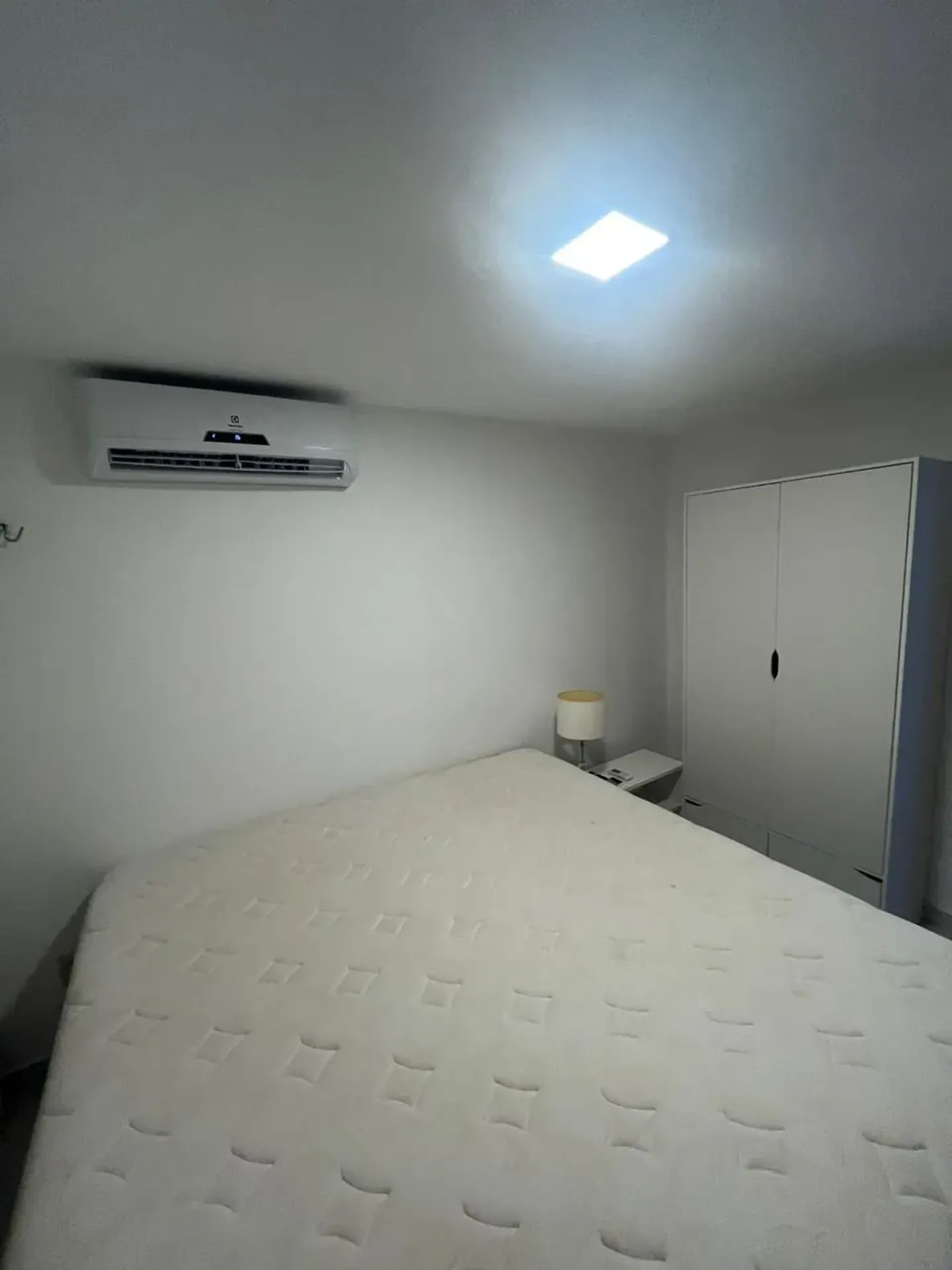 Furnished 1-bedroom apartment with private bathroom — photo 16