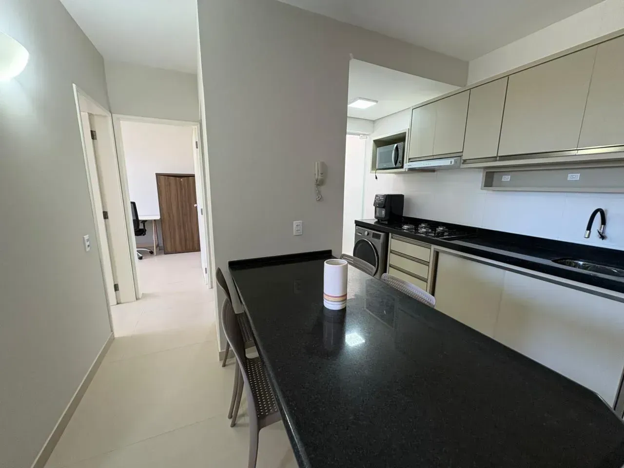 Furnished 68 m² apartment with 2 bedrooms and balcony grill — photo 11