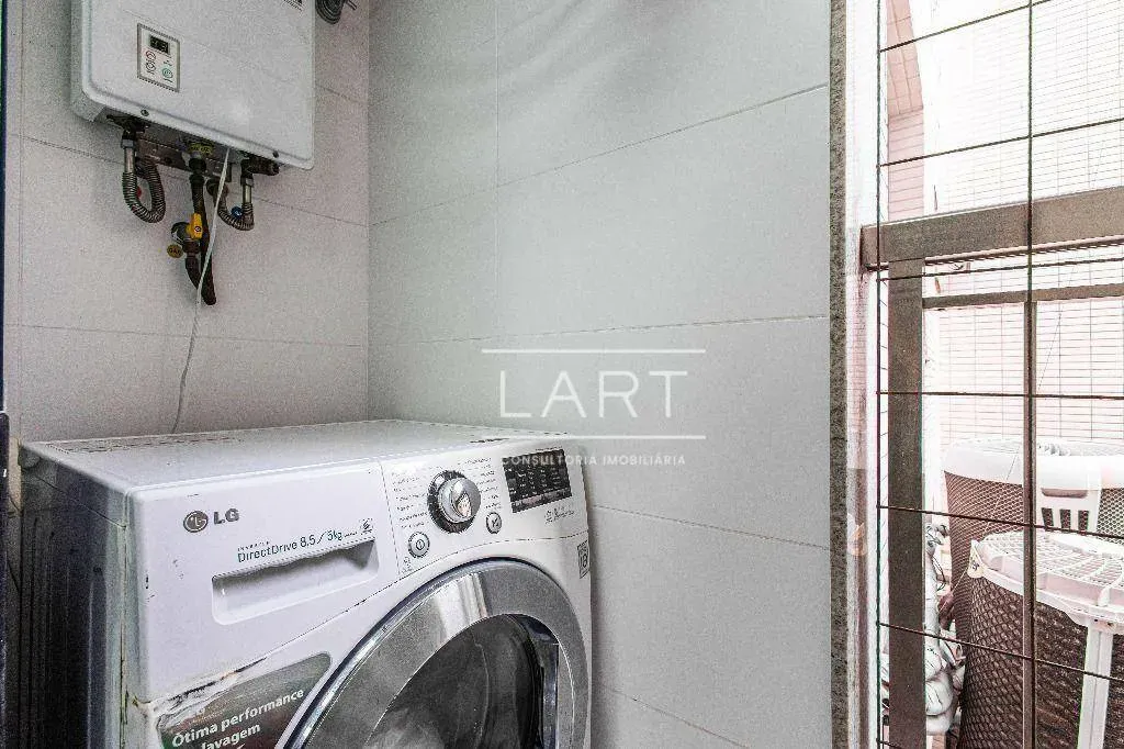 Apartamento com 2 dormitórios e varanda de vidro — photo 32