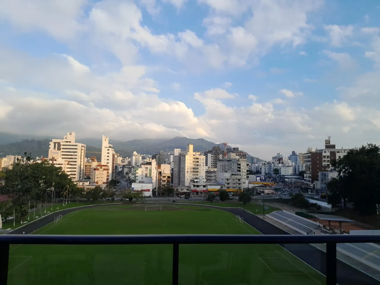 One-bedroom apartment with a mountain view in Florianópolis — photo 14