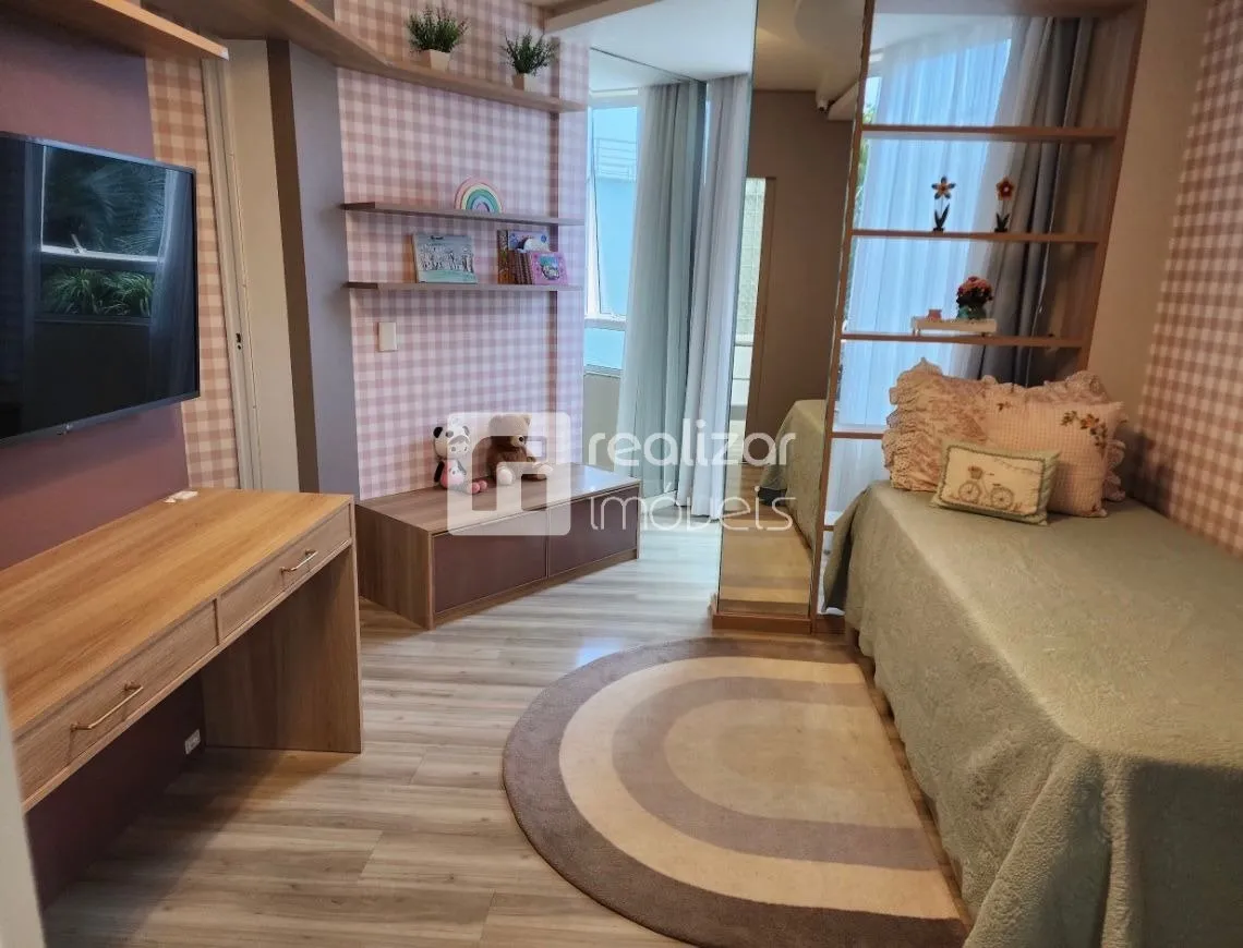 Furnished 600 m² house with 5 en-suite suites and parking — photo 11