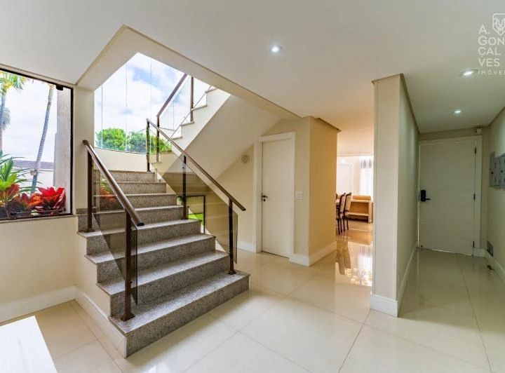 House with 654 m² and 4 bedrooms plus 6 parking spots — photo 7
