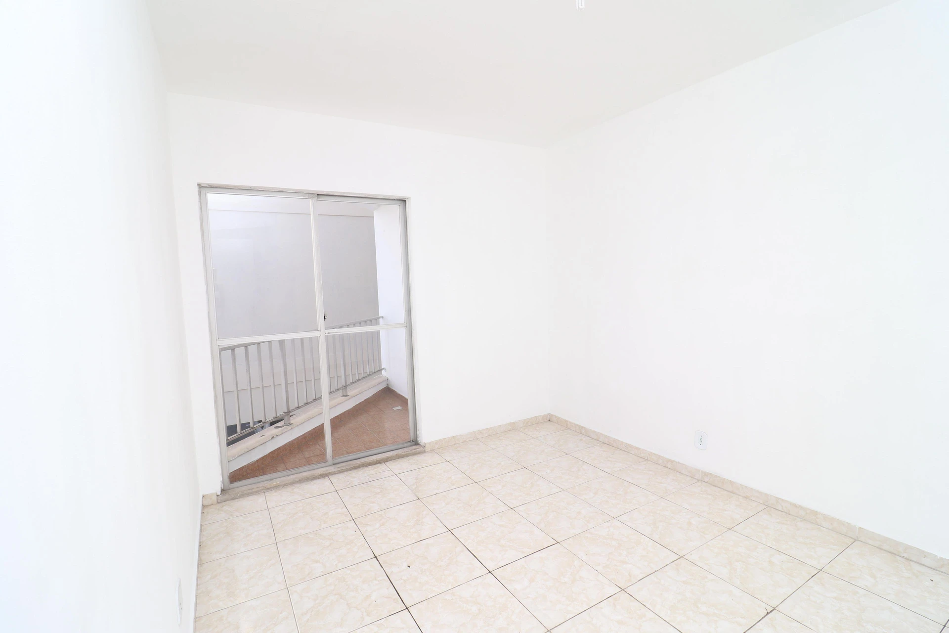 Apartamento com cozinha fechada e 2 quartos — photo 19