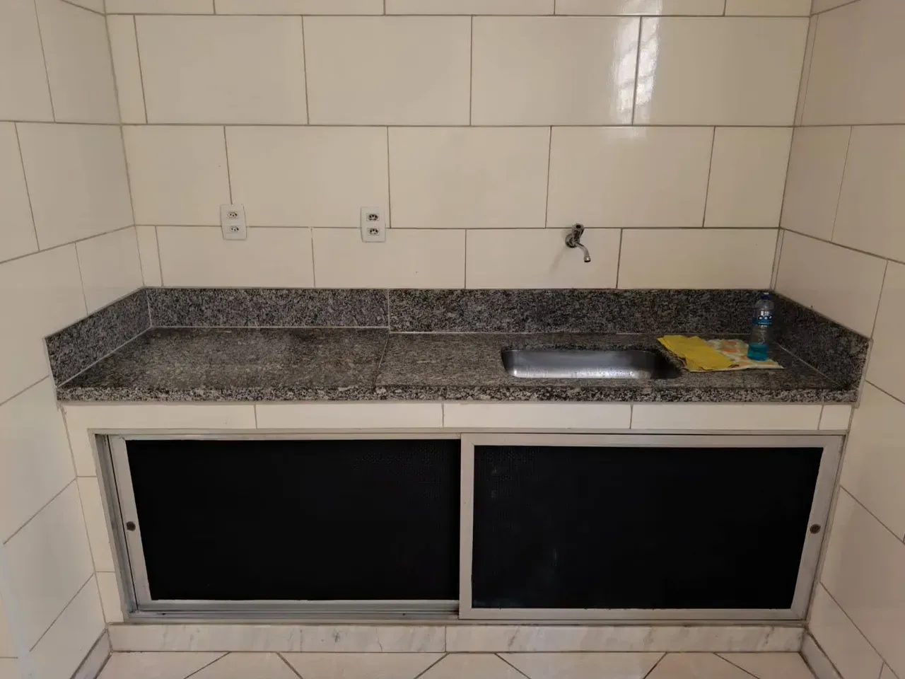 Single-story house for rent with 2 bedrooms and 4 parking spots — photo 2