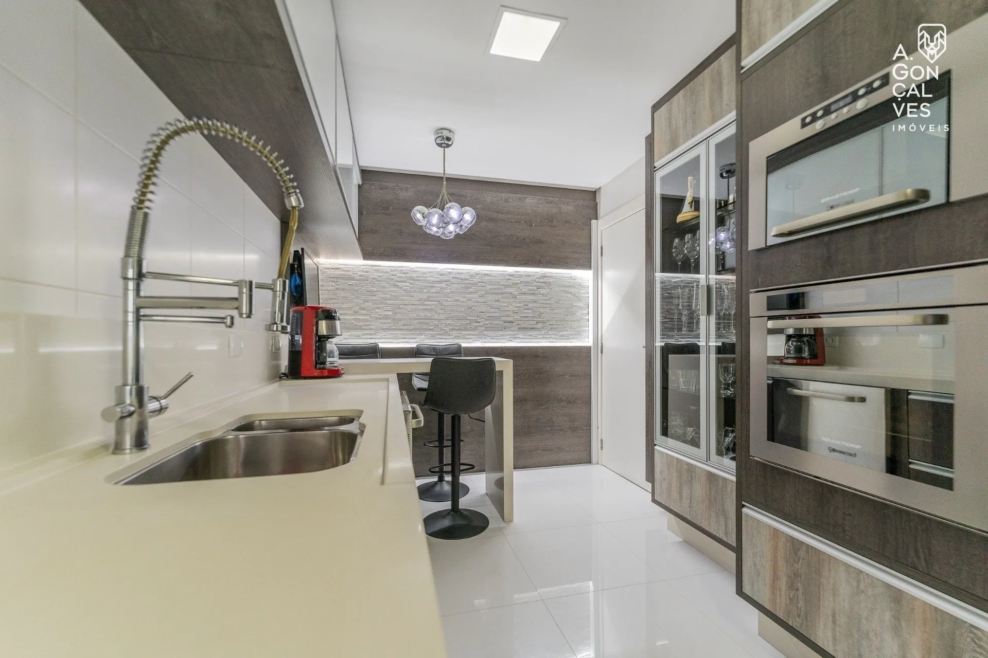 Квартира с 3 спальнями, 5 санузлами и 3 местами — photo 28