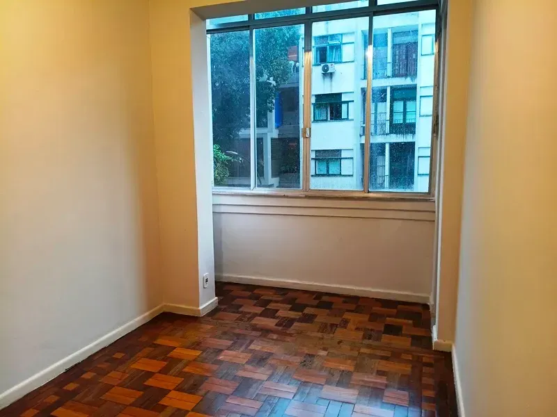 72 m² rental apartment with 2 bedrooms and glass balcony — photo 3