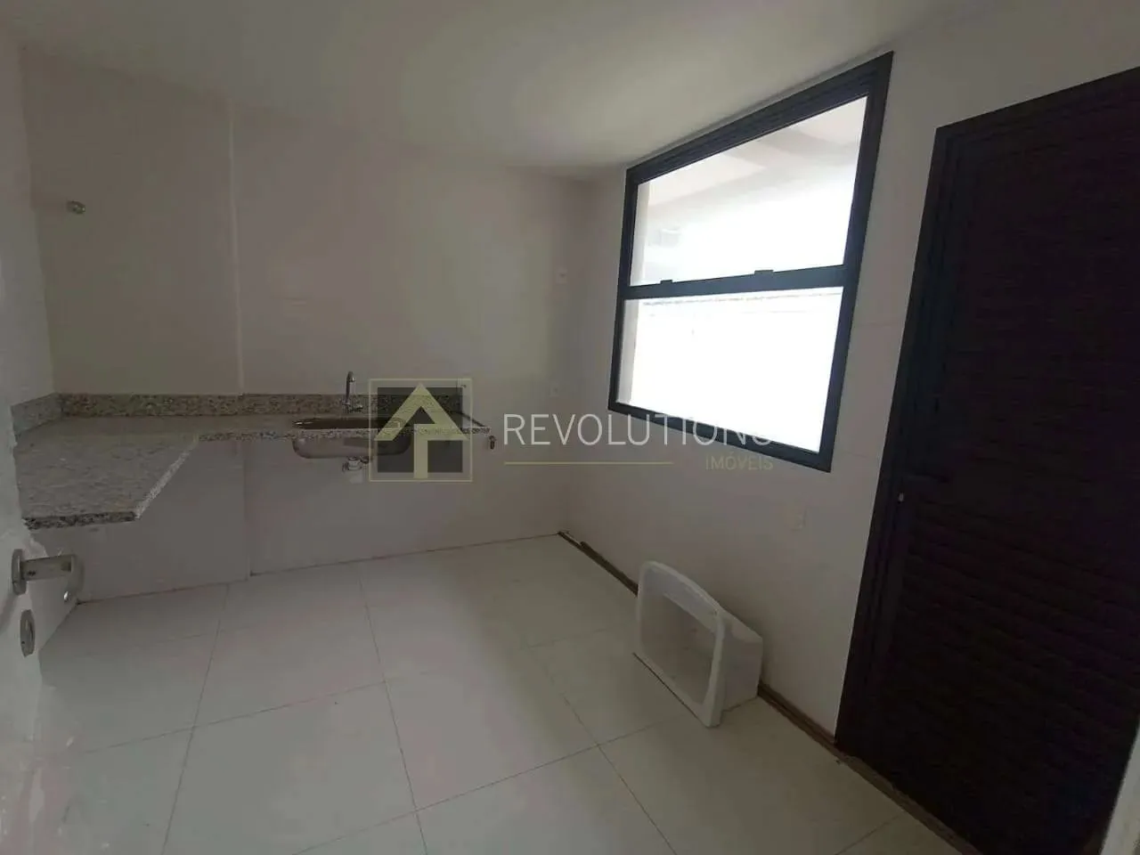 Casa sin amueblar con 4 dormitorios y balcón — photo 2