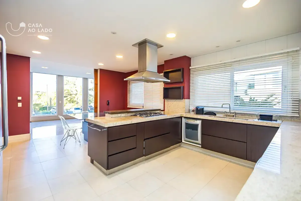House with 629 m², 4 bedrooms and a balcony — photo 20