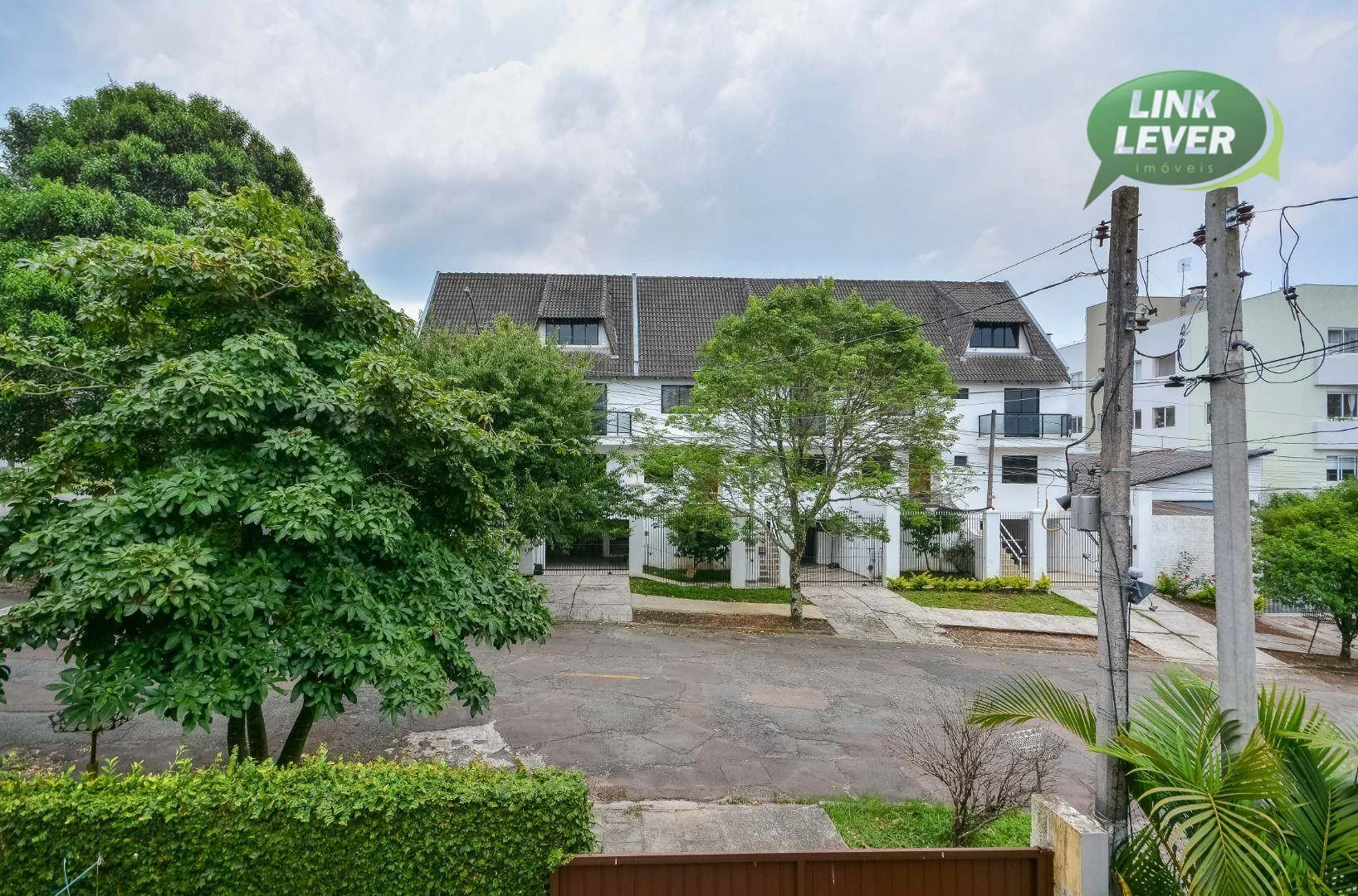 164 m² house with a fireplace and a grill on the balcony — photo 52