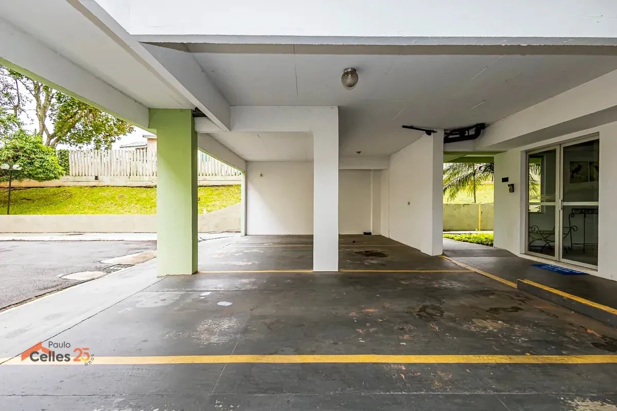 3-bedroom apartment with wood or laminate floors in Curitiba — photo 7