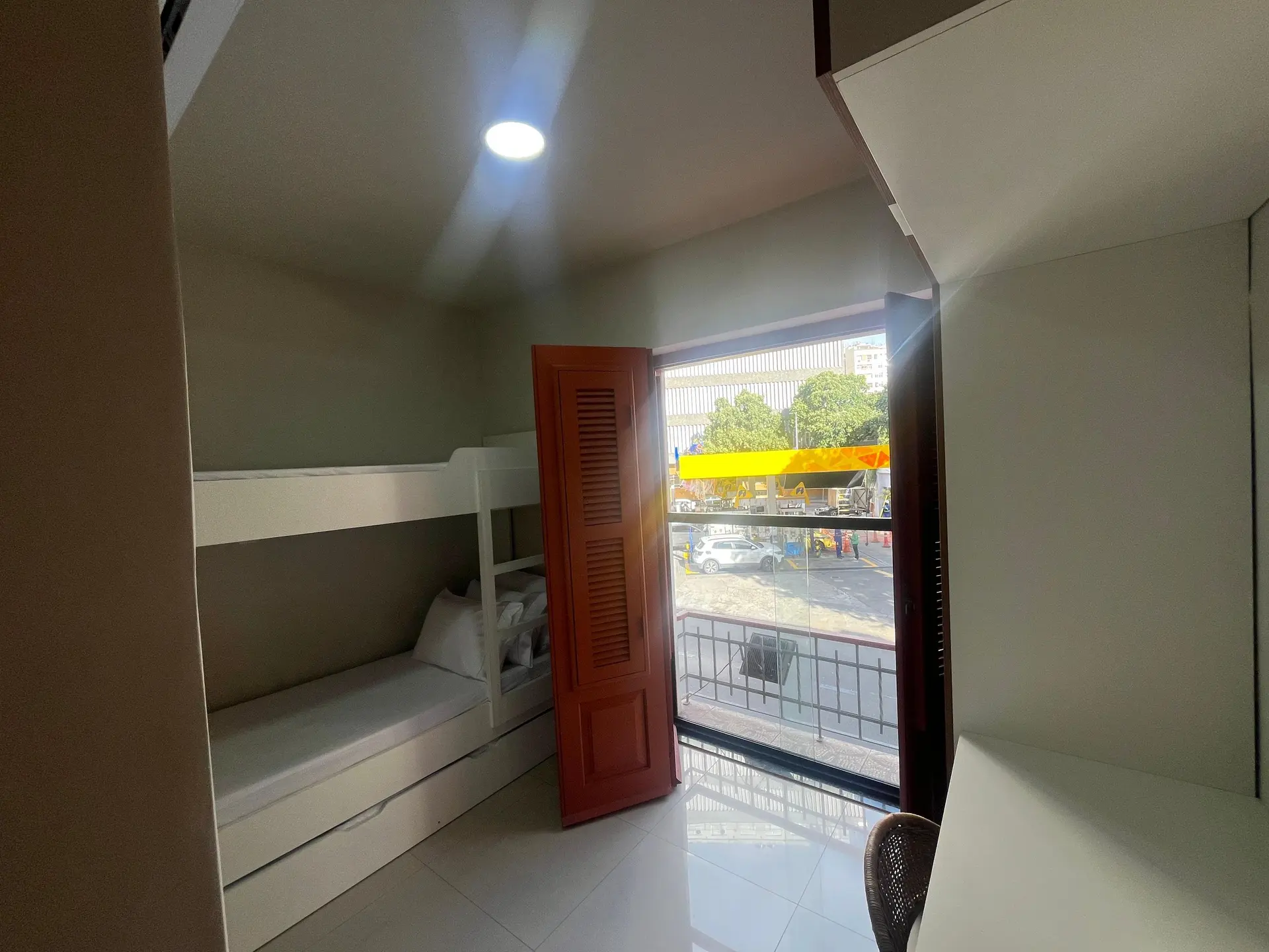 Furnished 2-bedroom apartment with 1 bathroom, no parking — photo 12