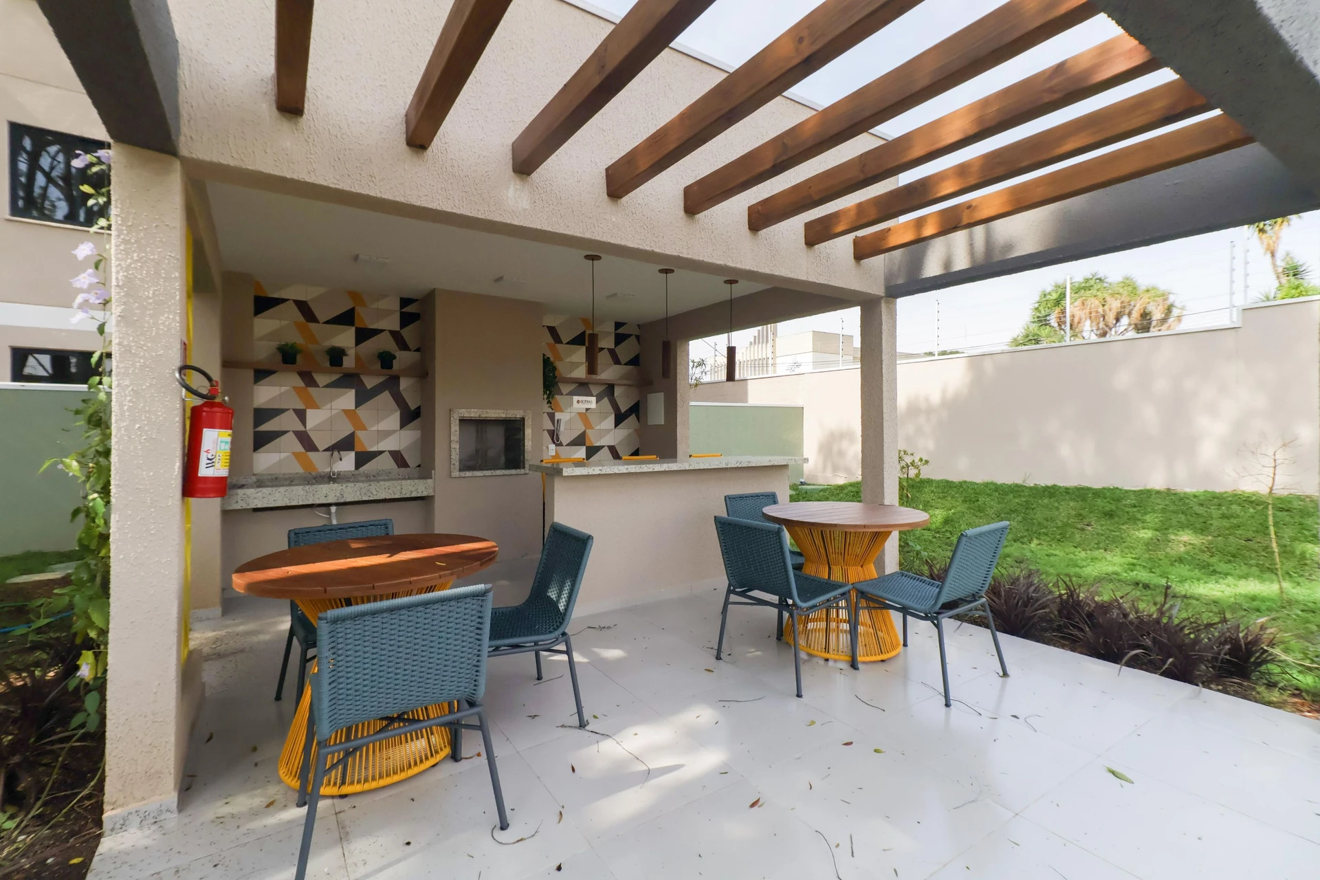3-bedroom apartment with a grill on the balcony in Curitiba — photo 5
